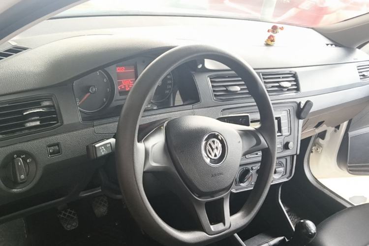 Used Volkswagen Santana 2016 1.6L Manual Fashion Edition Center Console