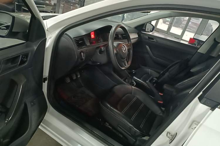 Used Volkswagen Santana 2016 1.6L Manual Fashion Edition Driver Seat