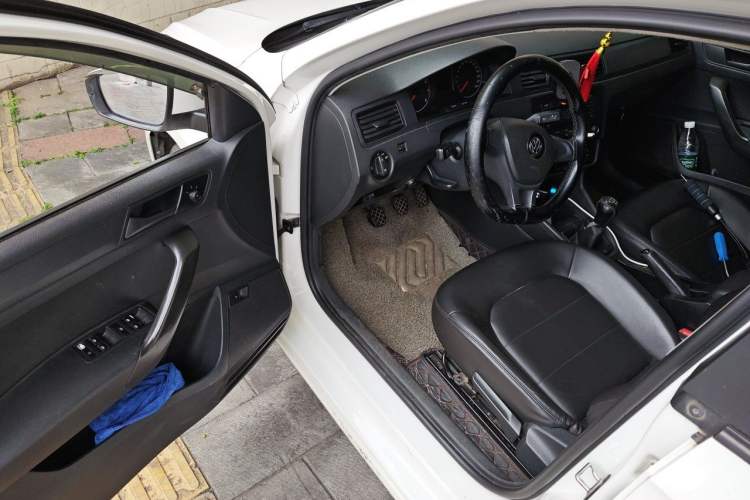 Used Volkswagen Santana 2016 1.6L Manual Fashion Edition Driver Seat