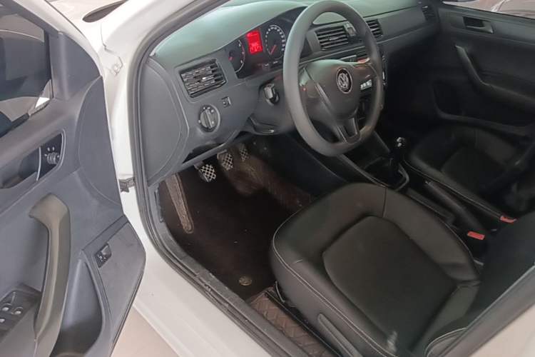 Used Volkswagen Santana 2016 1.6L Manual Fashion Edition Driver Seat