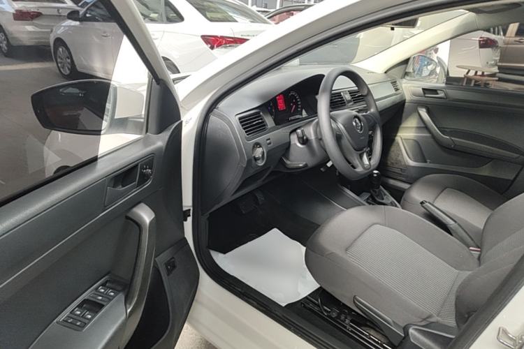 Used Volkswagen Santana 2016 1.6L Automatic Fashion Edition Driver Seat