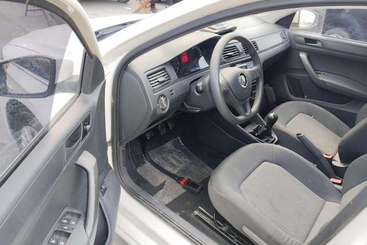 Used Volkswagen Santana 2016 1.6L Manual Fashion Edition Driver Seat