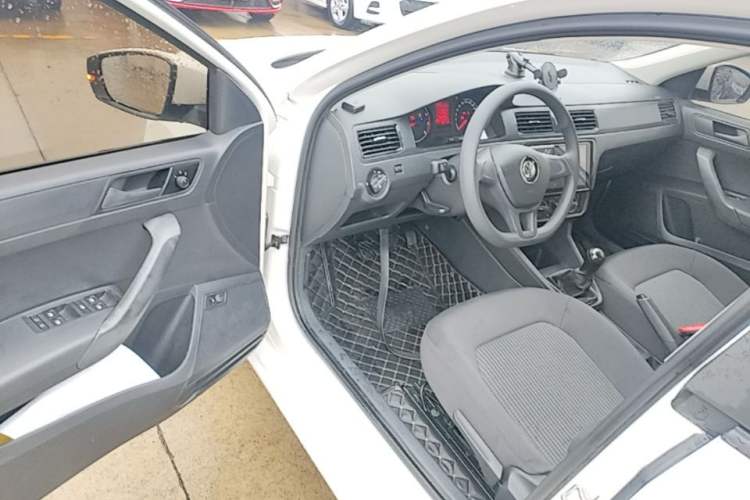 Used Volkswagen Santana 2016 1.6L Manual Fashion Edition Driver Seat