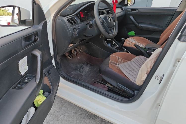 Used Volkswagen Santana 2016 1.6L Manual Fashion Edition Driver Seat