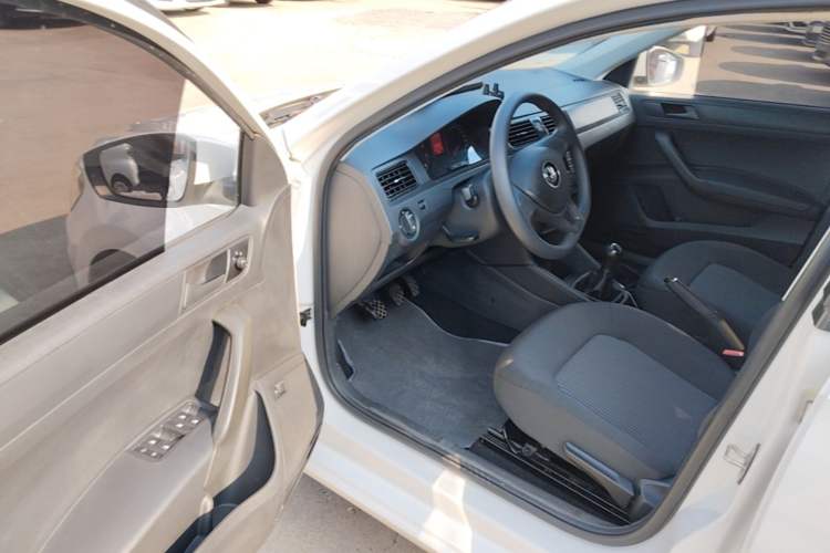 Used Volkswagen Santana 2016 1.4L Manual Fashion Edition Driver Seat