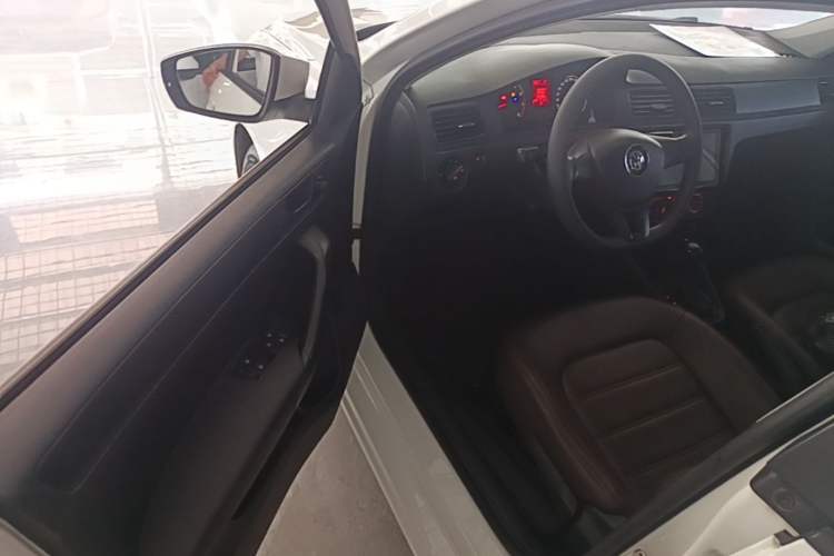 Used Volkswagen Santana 2016 1.6L Automatic Fashion Edition Driver Seat