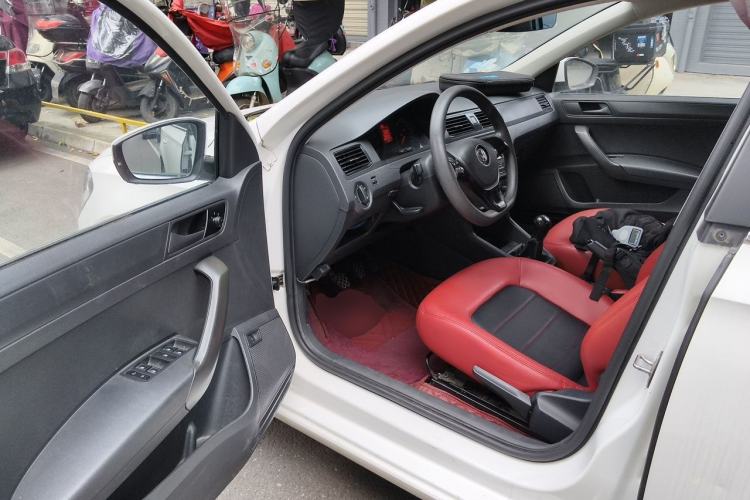 Used Volkswagen Santana 2016 1.6L Manual Fashion Edition Driver Seat