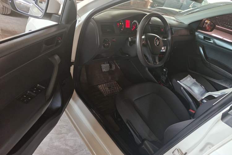 Used Volkswagen Santana 2016 1.6L Automatic Fashion Edition Driver Seat