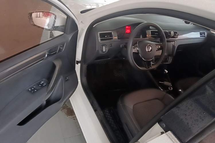 Used Volkswagen Santana 2016 1.6L Automatic Comfort Edition Driver Seat
