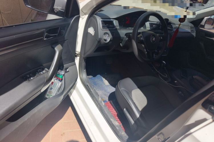 Used Volkswagen Santana 2016 1.6L Automatic Comfort Edition Driver Seat