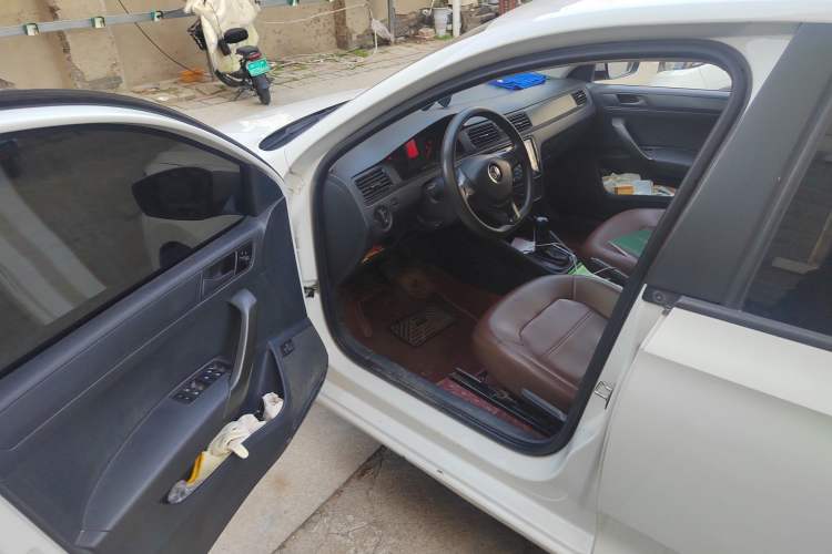 Used Volkswagen Santana 2016 1.6L Automatic Fashion Edition Driver Seat