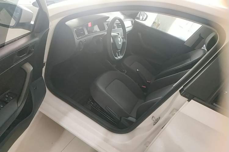 Used Volkswagen Santana 2016 1.6L Automatic Fashion Edition Driver Seat