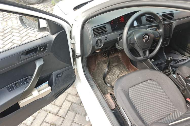 Used Volkswagen Santana 2016 1.6L Manual Fashion Edition Driver Seat