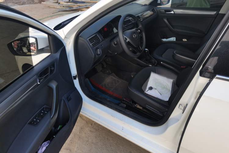 Used Volkswagen Santana 2016 1.6L Automatic Comfort Edition Driver Seat