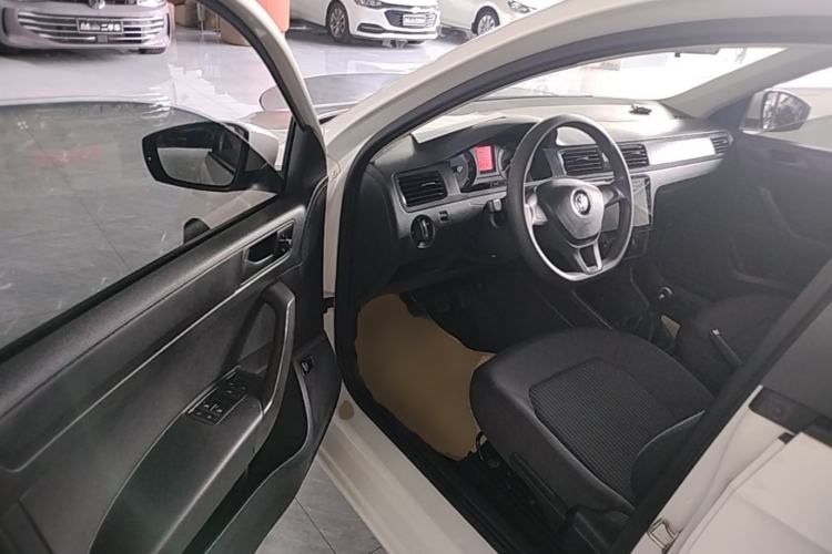 Used Volkswagen Santana 2016 1.6L Manual Fashion Edition Driver Seat