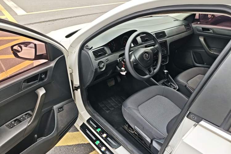 Used Volkswagen Santana 2016 1.6L Automatic Fashion Edition Driver Seat