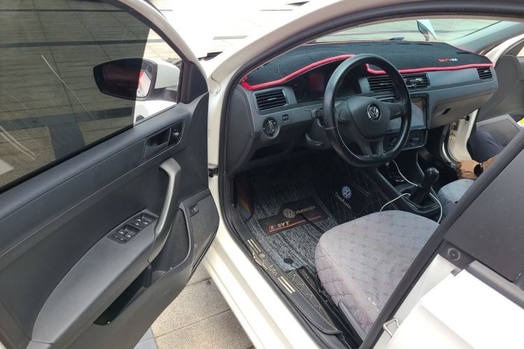 Used Volkswagen Santana 2016 1.6L Manual Fashion Edition Driver Seat