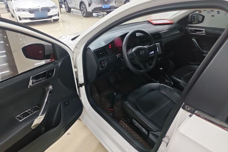 Used Volkswagen Santana 2016 1.6L Automatic Fashion Edition Driver Seat