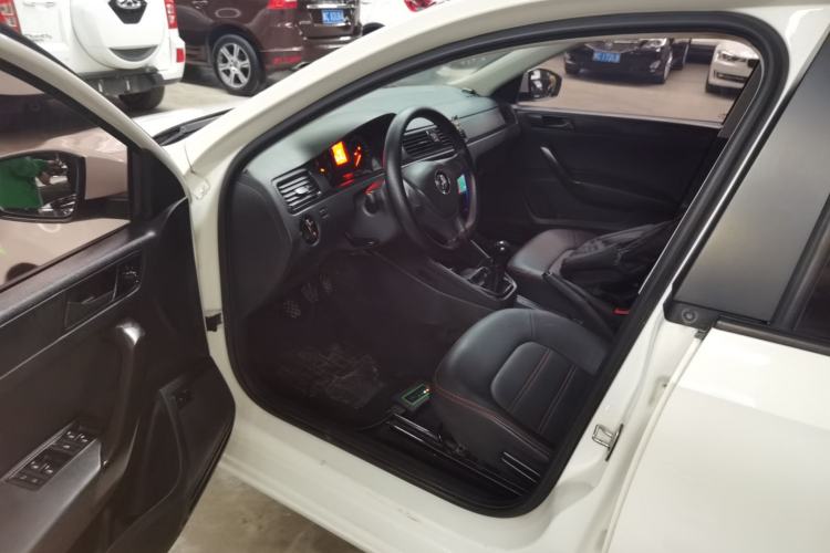Used Volkswagen Santana 2016 1.4L Manual Fashion Edition Driver Seat