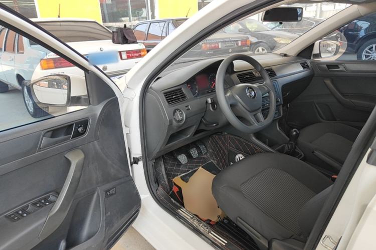 Used Volkswagen Santana 2016 1.4L Manual Fashion Edition Driver Seat