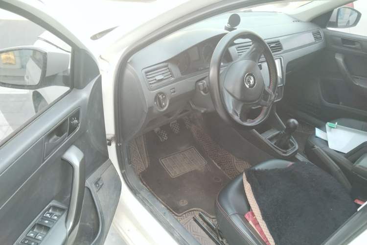 Used Volkswagen Santana 2016 1.6L Manual Fashion Edition Driver Seat