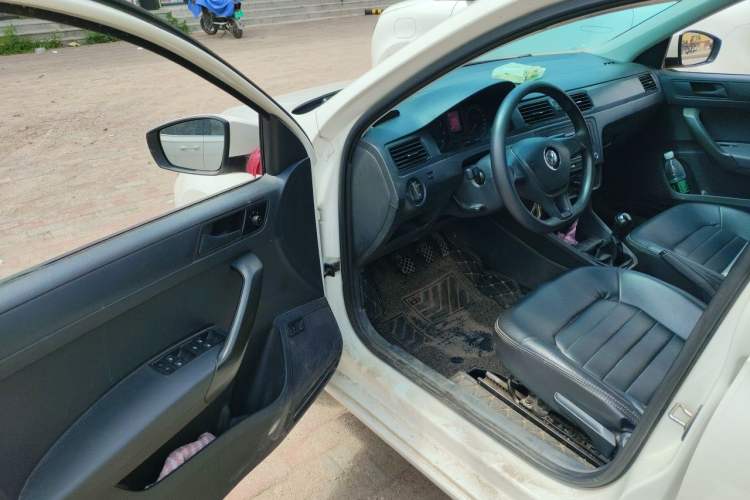 Used Volkswagen Santana 2016 1.4L Manual Fashion Edition Driver Seat