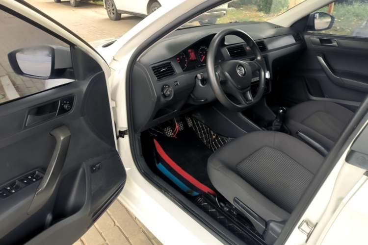 Used Volkswagen Santana 2016 1.6L Manual Fashion Edition Driver Seat