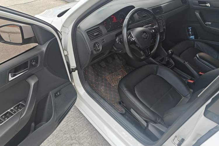 Used Volkswagen Santana 2016 1.4L Manual Fashion Edition Driver Seat