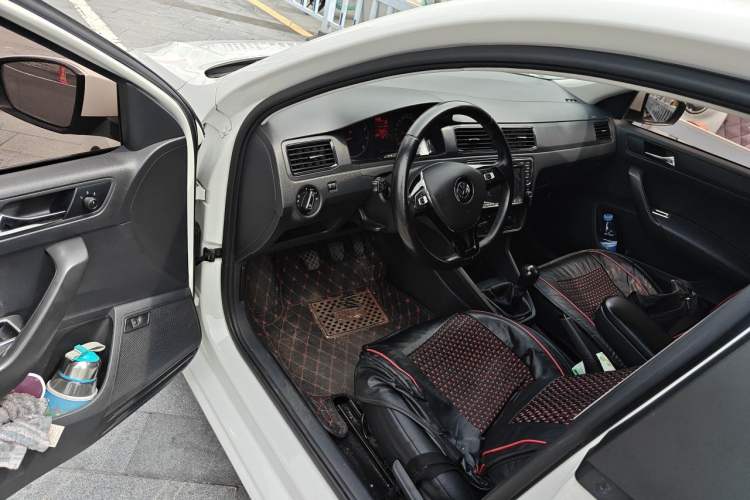 Used Volkswagen Santana 2016 1.4L Manual Fashion Edition Driver Seat