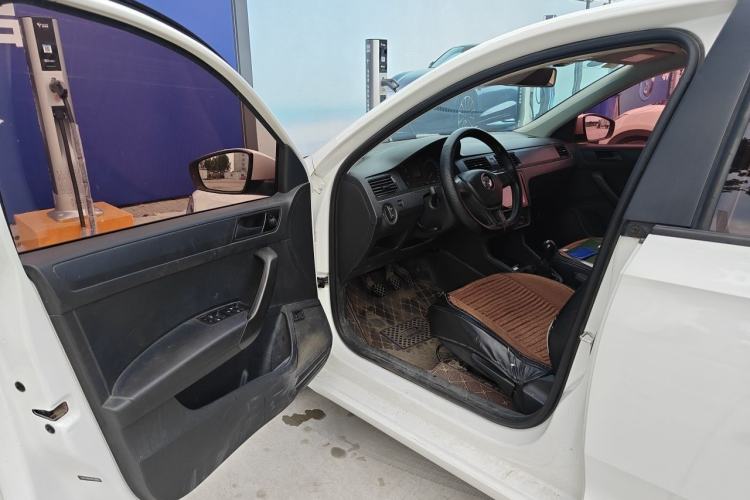 Used Volkswagen Santana 2016 1.6L Manual Fashion Edition Driver Seat