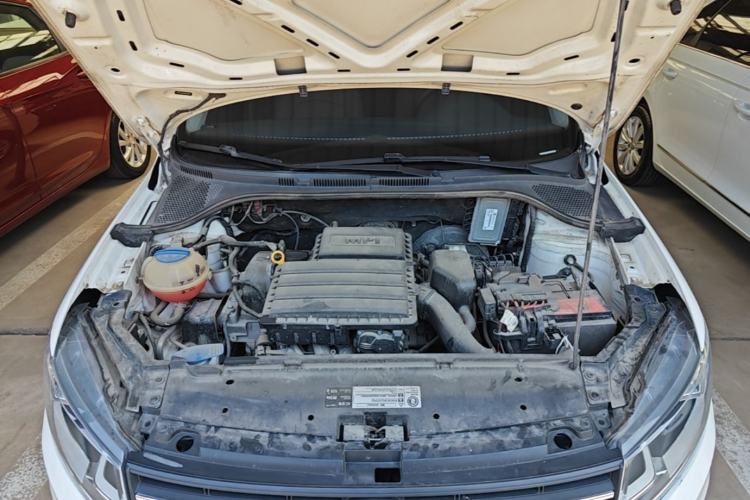 Used Volkswagen Santana 2016 1.6L Manual Fashion Edition Engine Bay