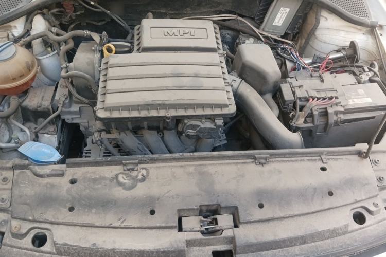 Used Volkswagen Santana 2016 1.6L Manual Fashion Edition Engine Bay
