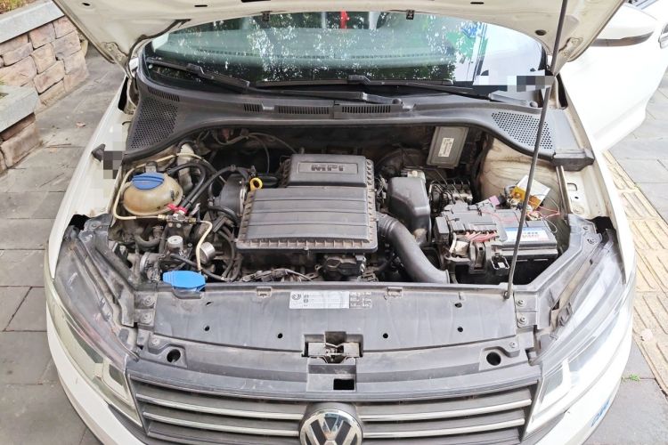 Used Volkswagen Santana 2016 1.6L Manual Fashion Edition Engine Bay