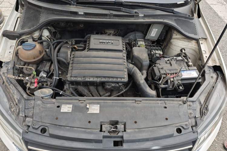 Used Volkswagen Santana 2016 1.6L Manual Fashion Edition Engine Bay