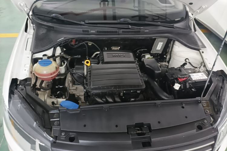 Used Volkswagen Santana 2016 1.6L Manual Fashion Edition Engine Bay
