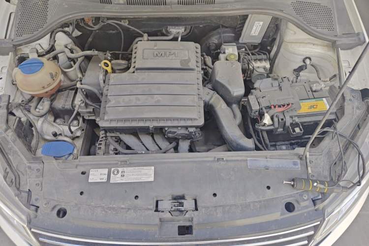 Used Volkswagen Santana 2016 1.6L Manual Fashion Edition Engine Bay