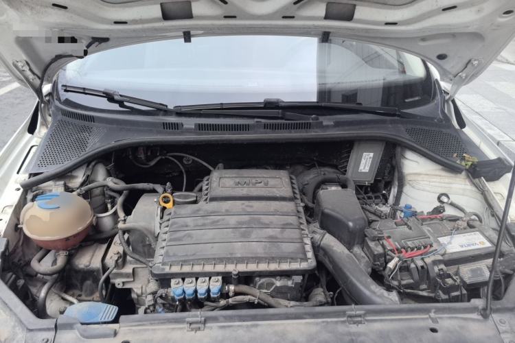 Used Volkswagen Santana 2016 1.6L Manual Fashion Edition Engine Bay