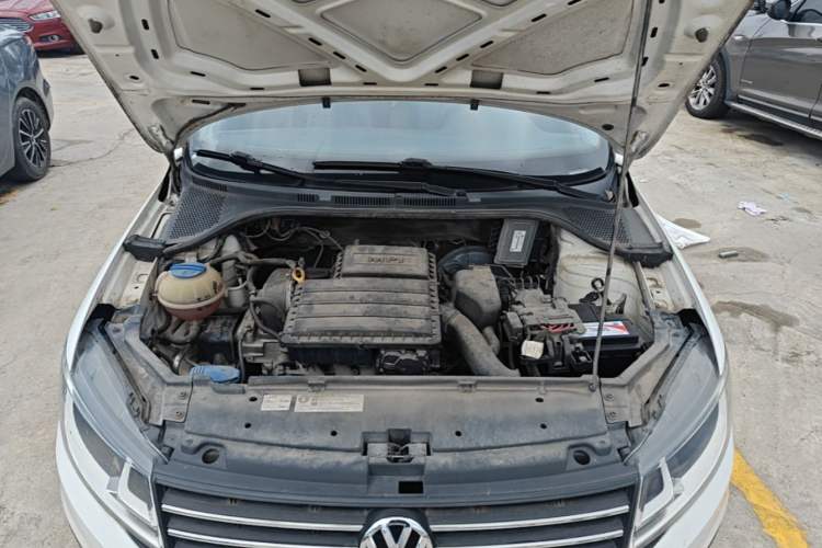 Used Volkswagen Santana 2016 1.6L Manual Fashion Edition Engine Bay