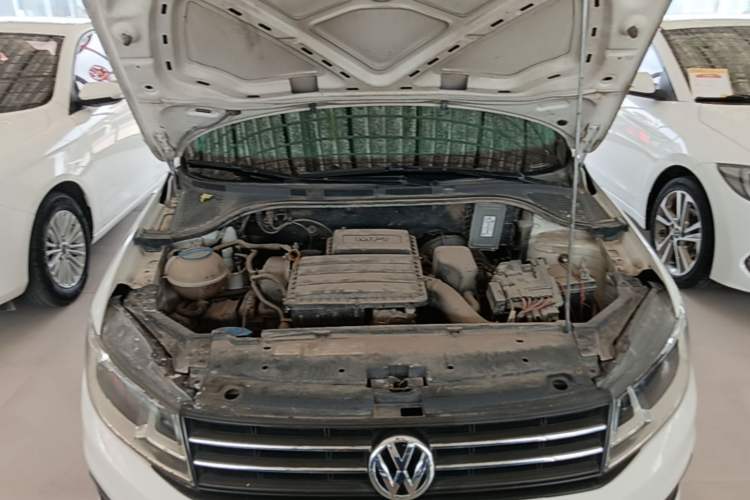 Used Volkswagen Santana 2016 1.6L Manual Fashion Edition Engine Bay