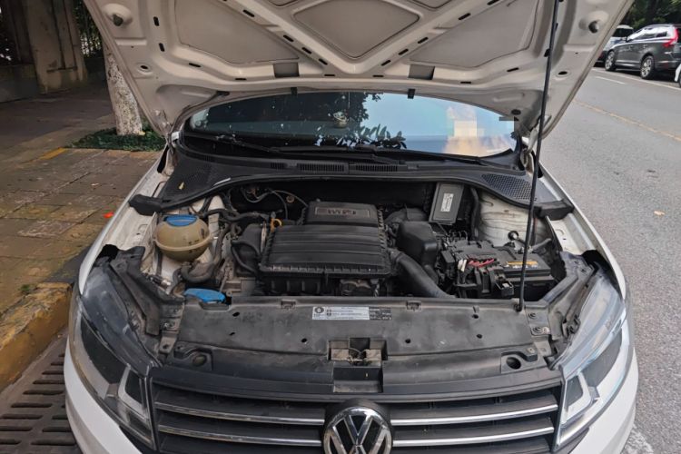 Used Volkswagen Santana 2016 1.6L Manual Fashion Edition Engine Bay