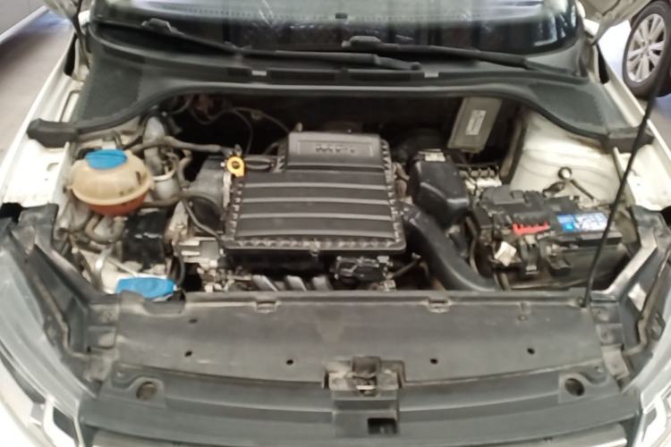 Used Volkswagen Santana 2016 1.6L Manual Fashion Edition Engine Bay