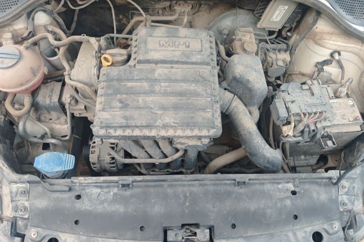 Used Volkswagen Santana 2016 1.6L Manual Fashion Edition Engine Bay