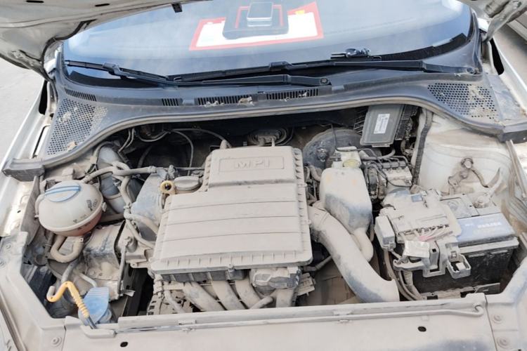 Used Volkswagen Santana 2016 1.6L Manual Fashion Edition Engine Bay