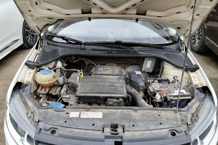 Used Volkswagen Santana 2016 1.6L Automatic Fashion Edition Engine Bay