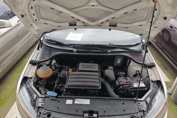 Used Volkswagen Santana 2016 1.6L Manual Fashion Edition Engine Bay