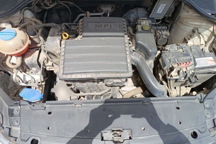 Used Volkswagen Santana 2016 1.6L Manual Comfort Edition Engine Bay