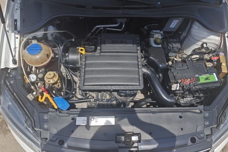 Used Volkswagen Santana 2016 1.6L Manual Fashion Edition Engine Bay