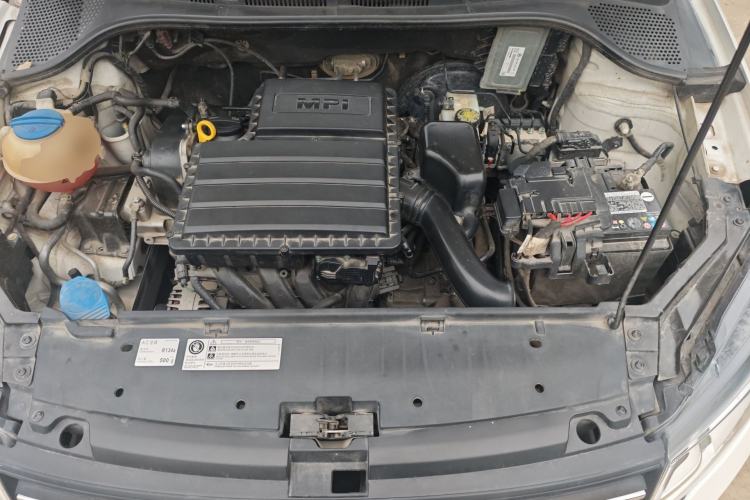Used Volkswagen Santana 2016 1.6L Automatic Fashion Edition Engine Bay