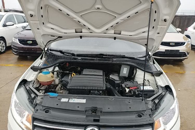 Used Volkswagen Santana 2016 1.6L Manual Fashion Edition Engine Bay