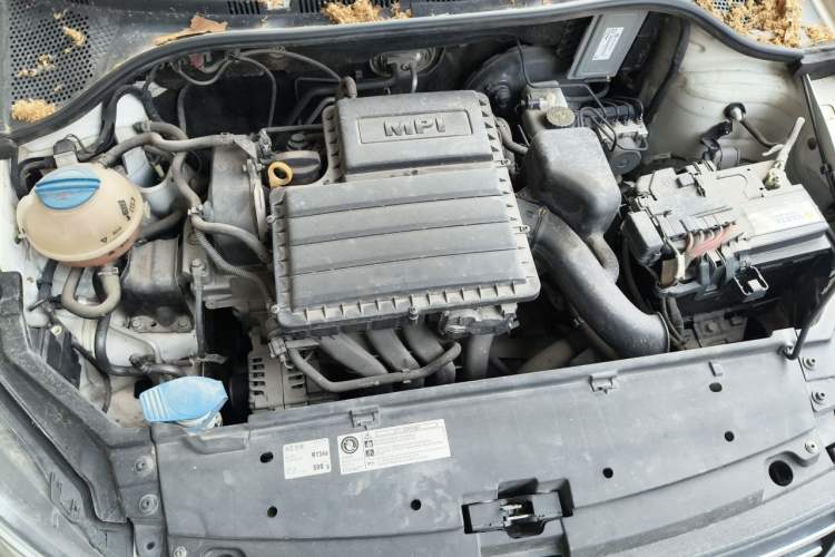 Used Volkswagen Santana 2016 1.6L Manual Fashion Edition Engine Bay